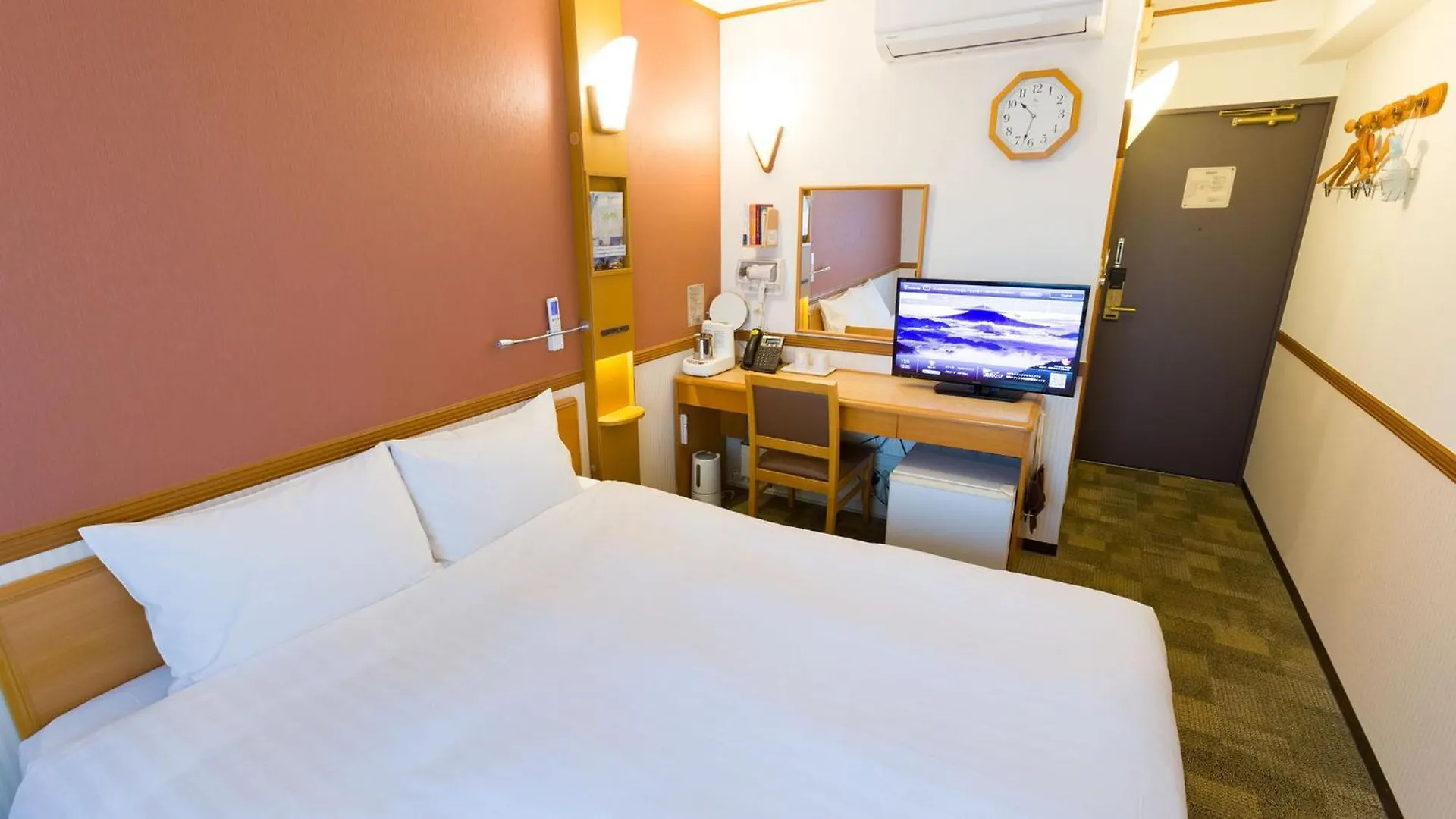 Toyoko Inn Yokohama Shinkoyasu Ekimae Hotel