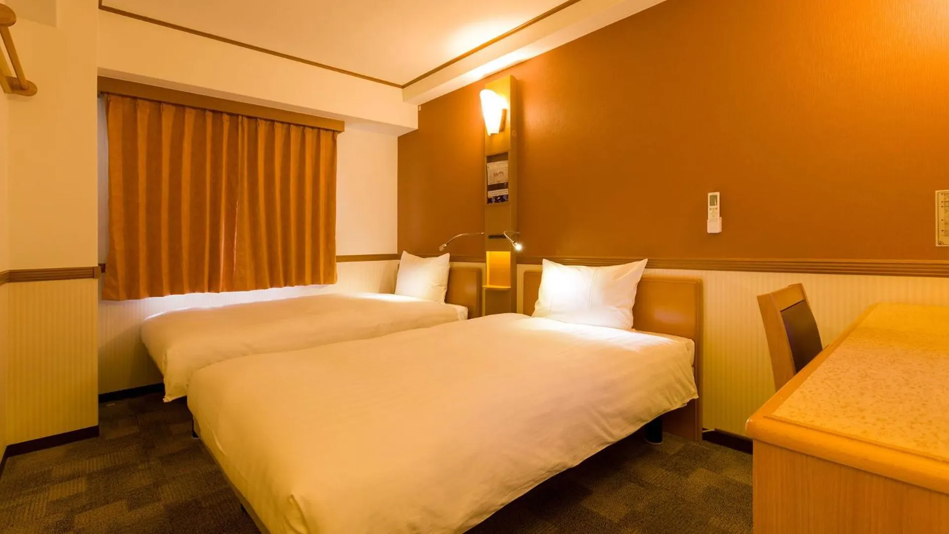 Toyoko Inn Yokohama Shinkoyasu Ekimae