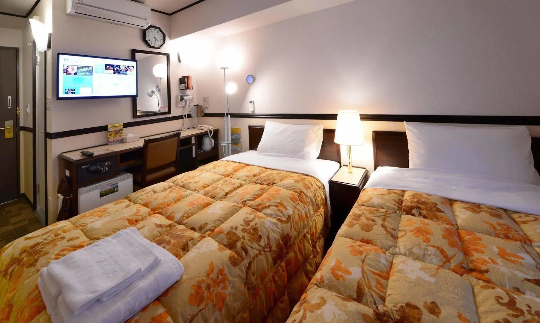 Toyoko Inn Yokohama Shinkoyasu Ekimae 3*, Yokohama (Kanagawa)